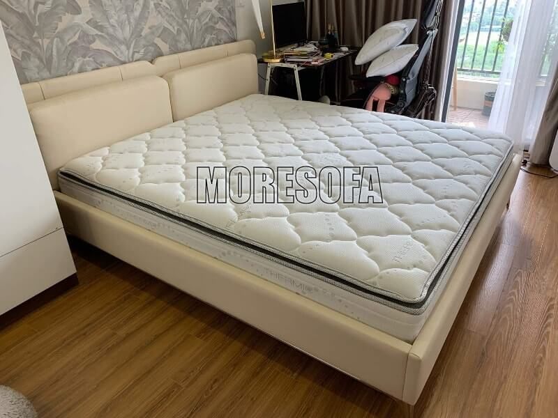 Mẫu giường gỗ tự nhiên bọc da đẹp được ưa chuộng tại showroom nội thất MoreHome-MHG 0006
